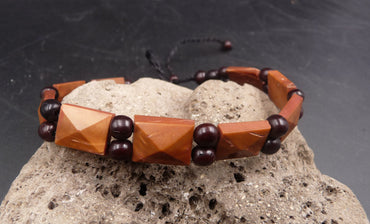 Bracelet artisanal perles en bois marron et noir Indonésie