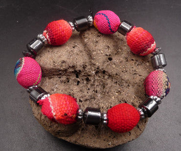 Bracelet ethnique multicolore en tissu Aguayo artisanat du Pérou