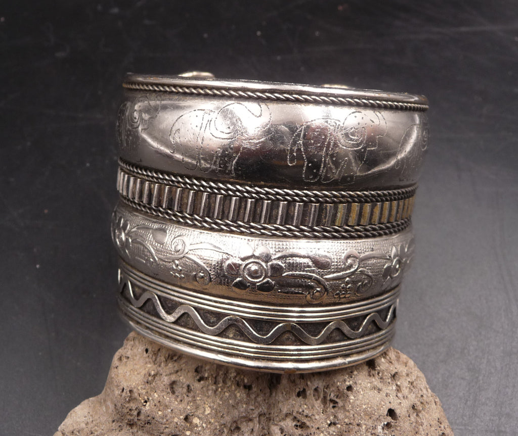 Bracelet manchette oriental argent motif éléphant artisanat Inde