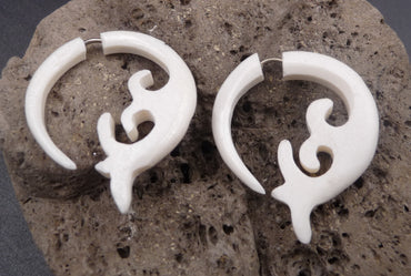 Faux écarteurs boucles d'oreilles piercing ethnique en os de buffle
