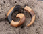 Faux écarteur boucle d'oreille piercing ethnique spirale en bois bicolore
