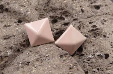 Boucles d'oreilles clous rose nacré