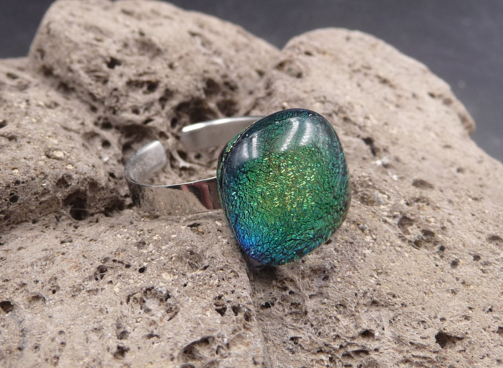 Bague réglable en pâte de verre arc en ciel