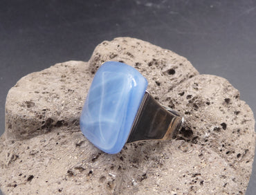 Bague de créateur en pâte de verre bleue