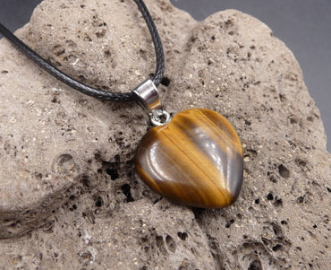 Collier avec pendentif coeur en oeil de tigre d'Afrique du Sud