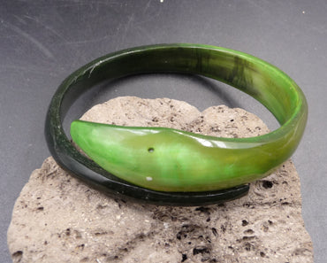 Bracelet ethnique serpent en corne de zébu verte Madagascar