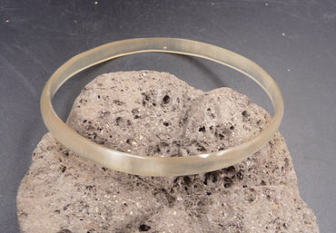 Bracelet jonc ELINTSOA en corne de zébu beige Madagascar