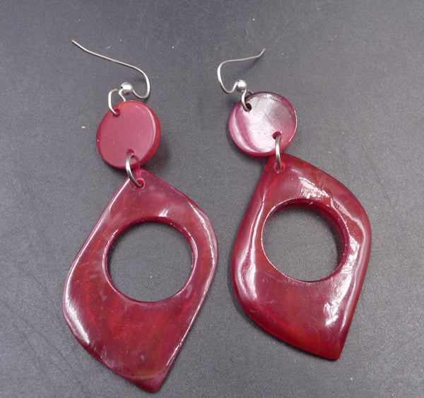 Boucles d oreilles en corne de zebu rouge Tulear Madagascar Ethnikdeco