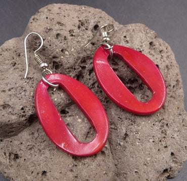 Boucles d'oreilles en corne de zébu rouge Manakara Madagascar