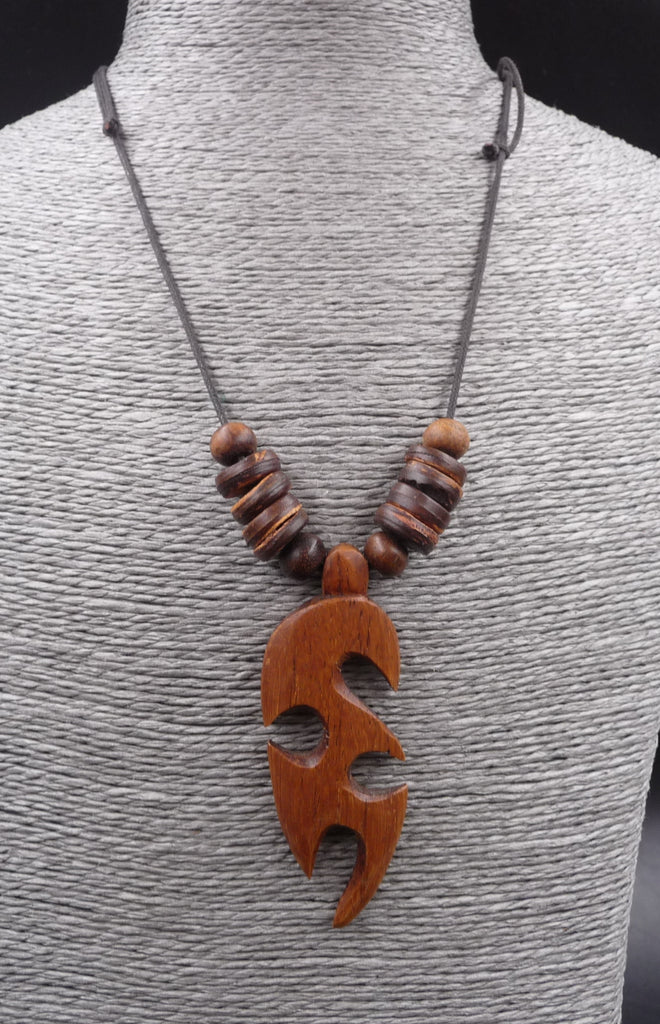 Collier tribal Maori en bois de palissandre