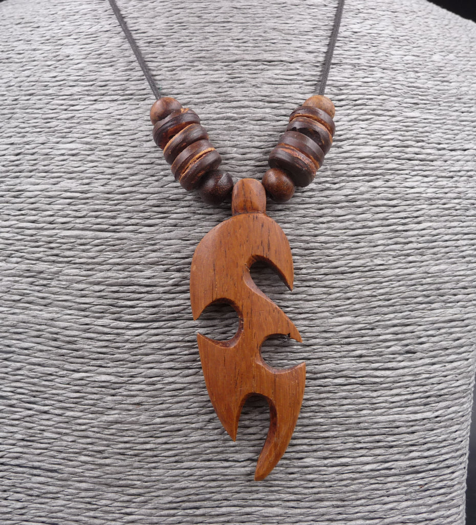 Collier tribal Maori en bois de palissandre
