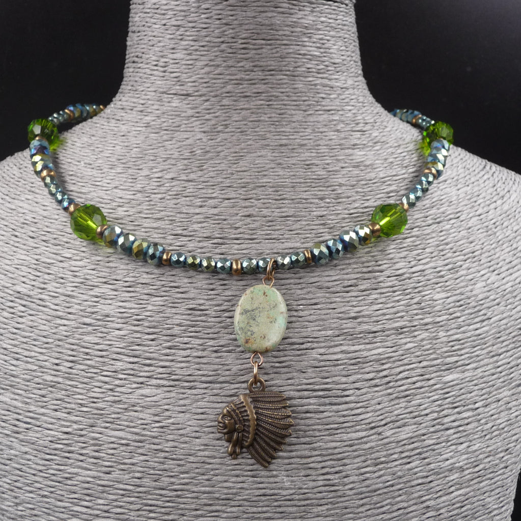 Collier ethnique Amérindien en perles et pierre