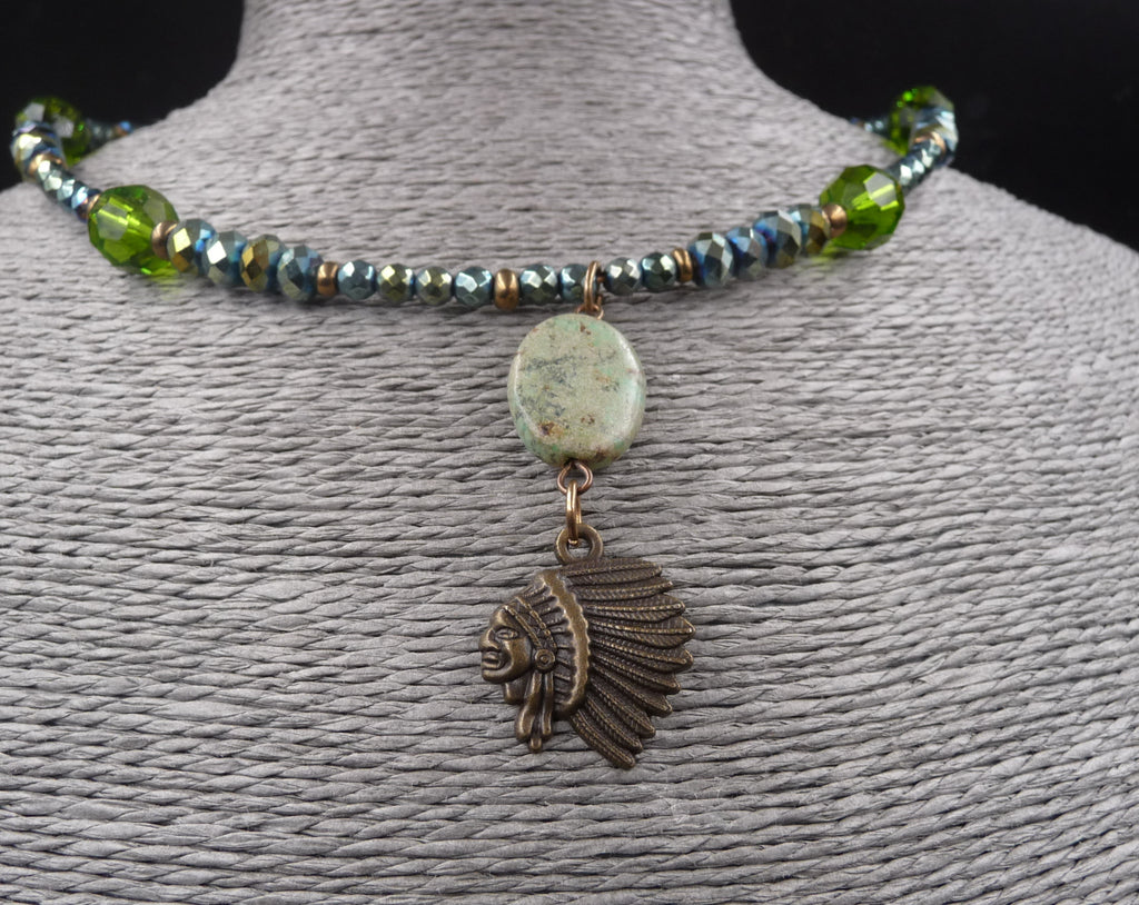 Collier ethnique Amérindien en perles et pierre
