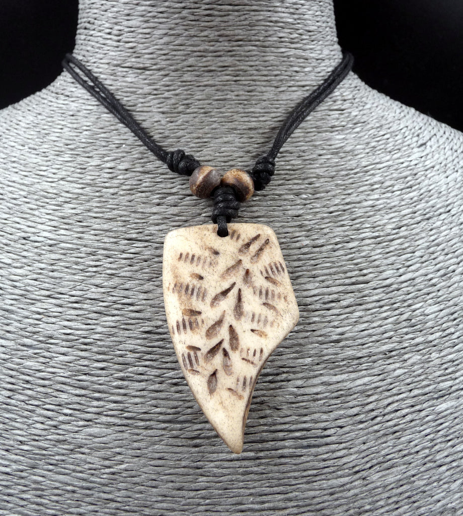 Collier ethnique tribal avec pendentif en corne de yack Népal