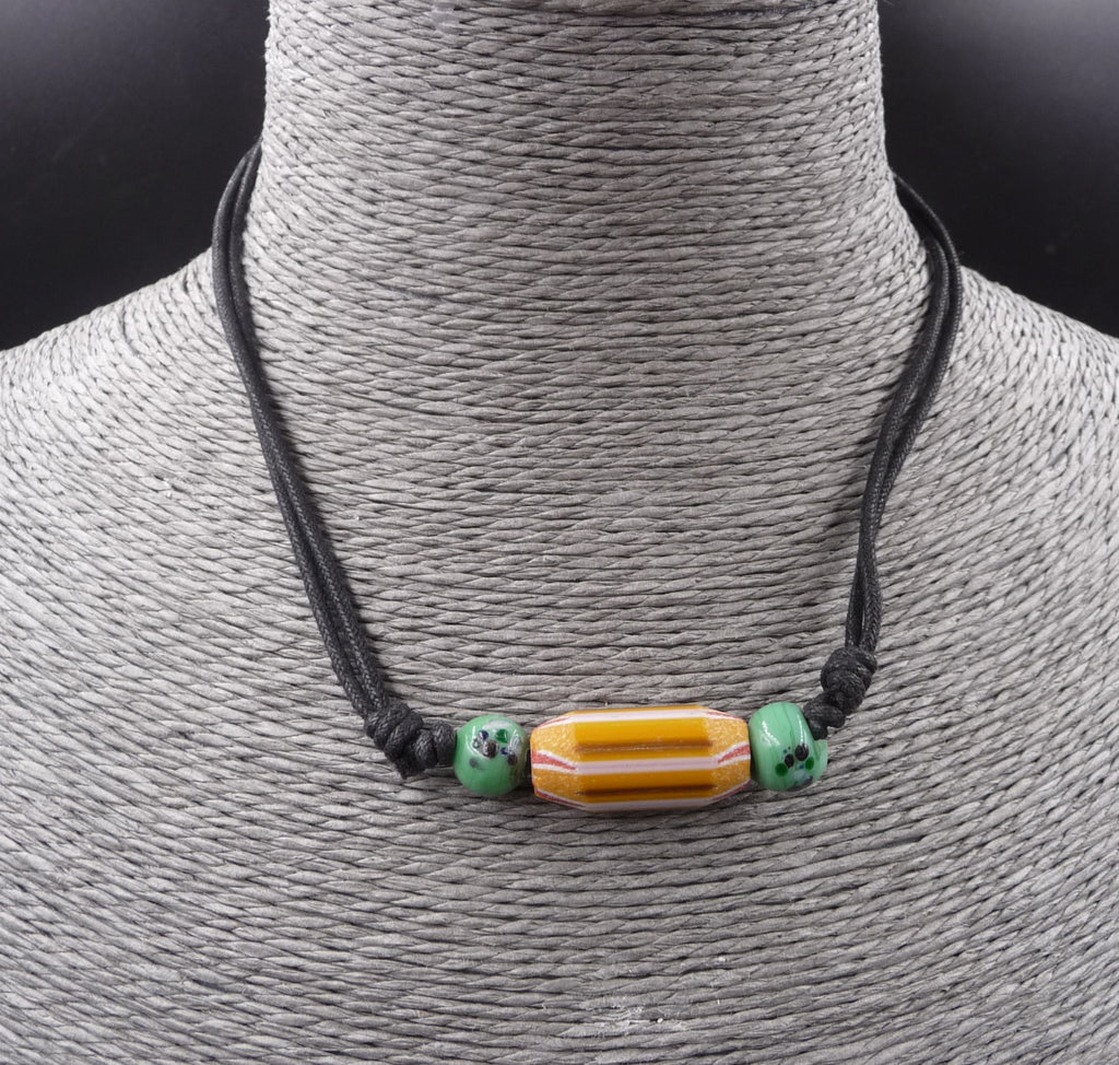 Collier ethnique en pierres du Népal