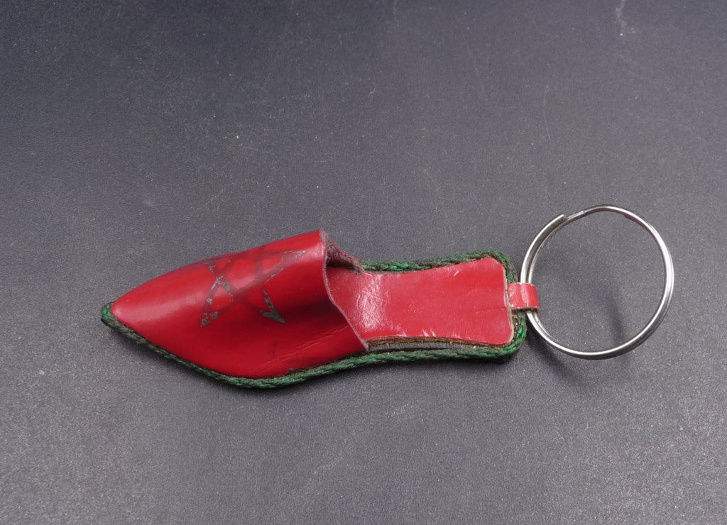 Porte-clés babouche traditionnelle berbère en cuir rouge