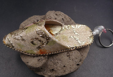 Porte-clés babouche traditionnelle berbère artisanat du Maroc