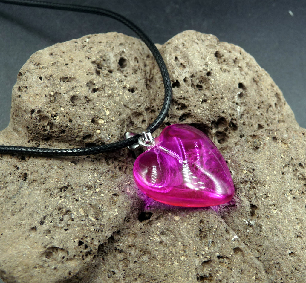 Collier avec pendentif coeur en cristal rose fuschia