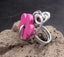 Bague de créateur camaïeu rose fuschia, noirs et gris