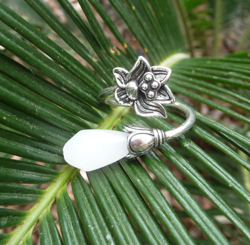 Bague en argent 925 fleur de Lotus et fleur de Magnolia en Jade blanc