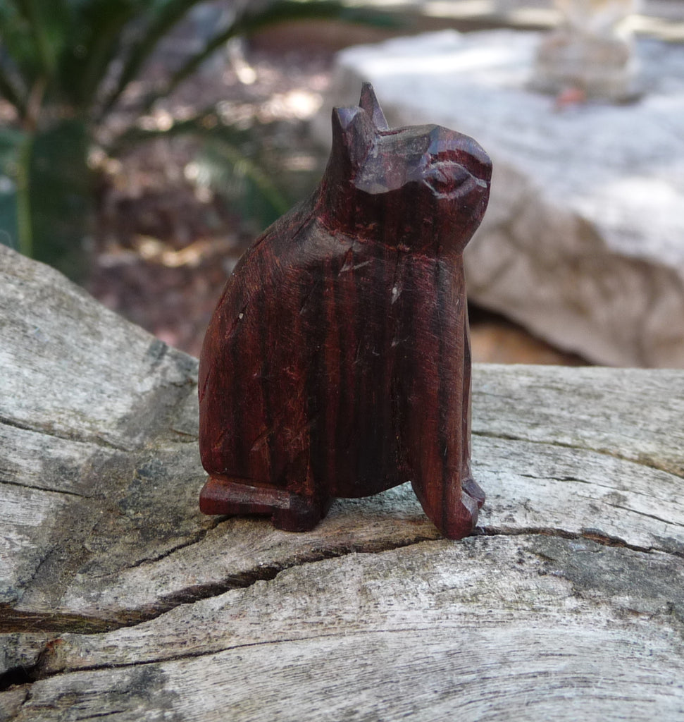 Statuette chat en bois de rose de Madagascar