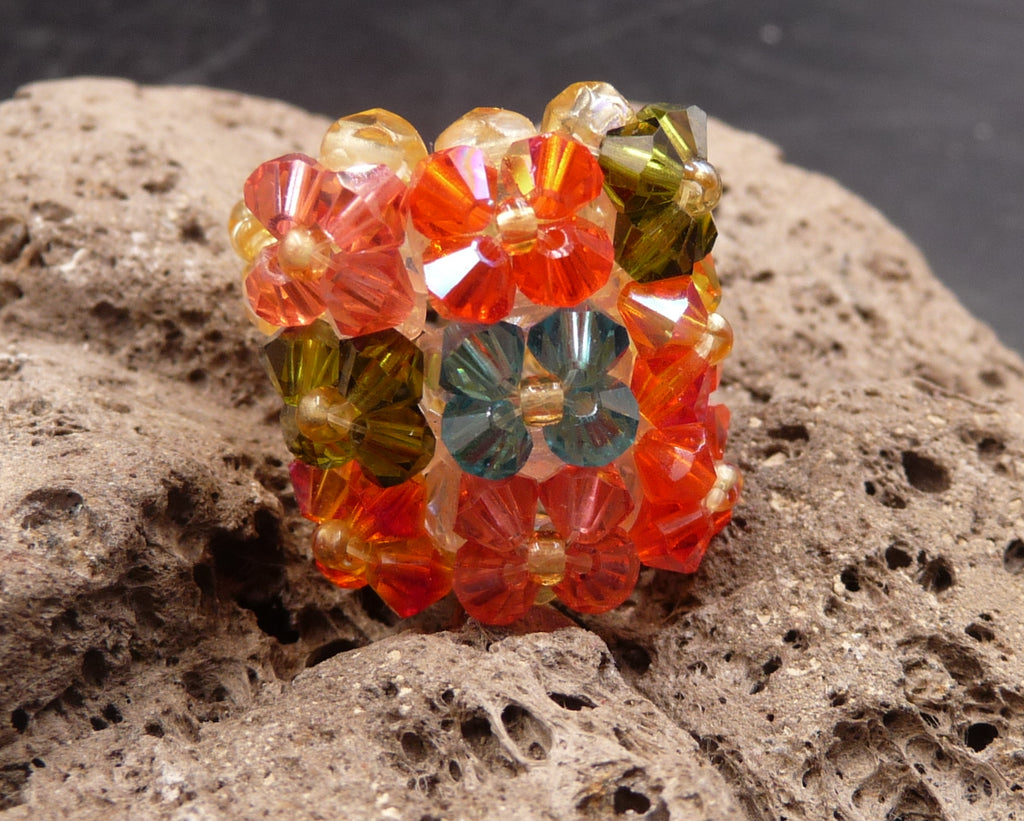 Bague fantaisie en perles de rocaille multicolores