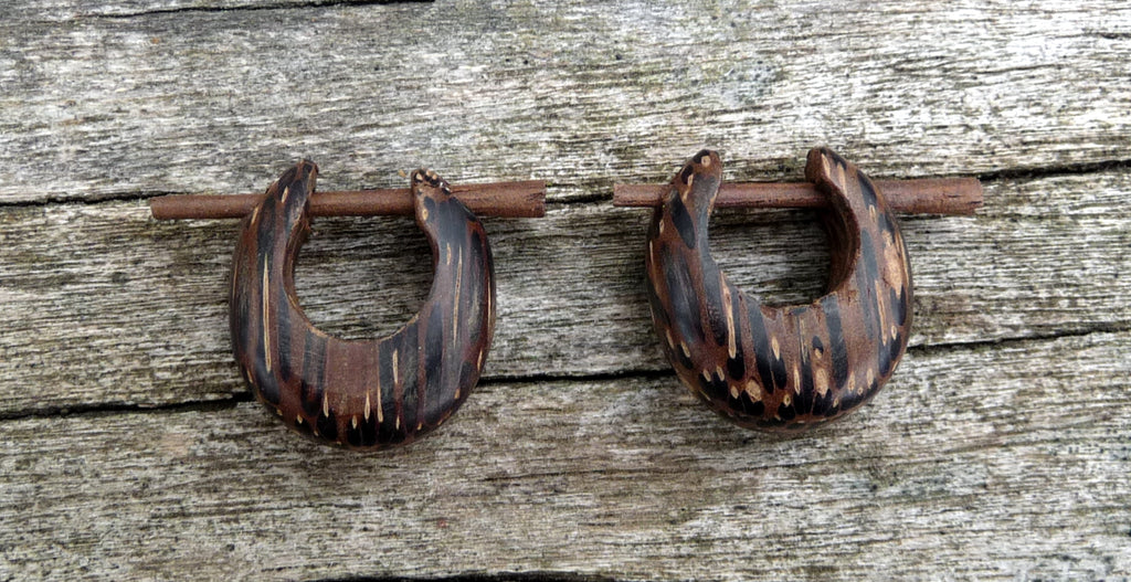 Boucles d'oreilles créoles piercing en bois de cocotier Munduk