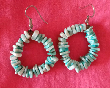 Boucles d'oreilles créoles corail bleu forme chips