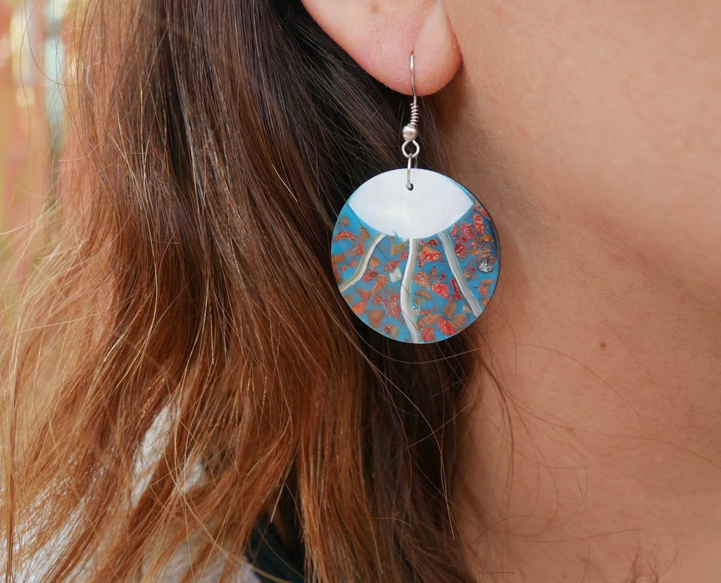 Boucles d'oreilles bleu turquoise en nacre et corail