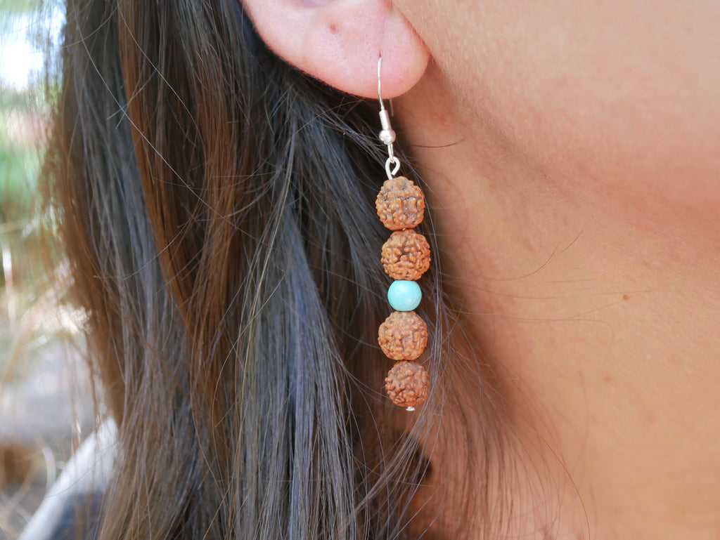 Boucles d'oreilles en graines de Rudraksha du Népal et Pierre Naturelle