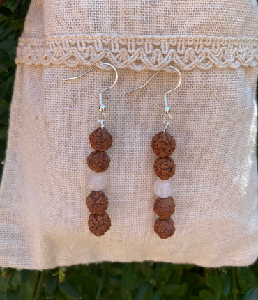 Boucles d'oreilles en graines de Rudraksha du Népal et Pierre Naturelle