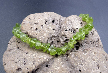 Bracelet perles chips en Péridot naturel