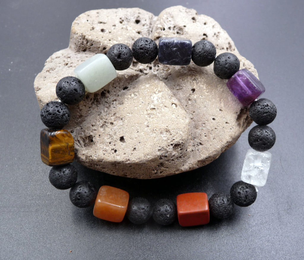Bracelet de guérison des 7 chakras. Pierre de lave et pierres semi-précieuses