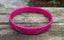 Bracelet ethnique en raphia rose fuschia "Hanta" - Artisanat de Madagascar