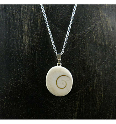 Collier avec pendentif coquillage oeil de Sainte Lucie / Oeil de Shiva