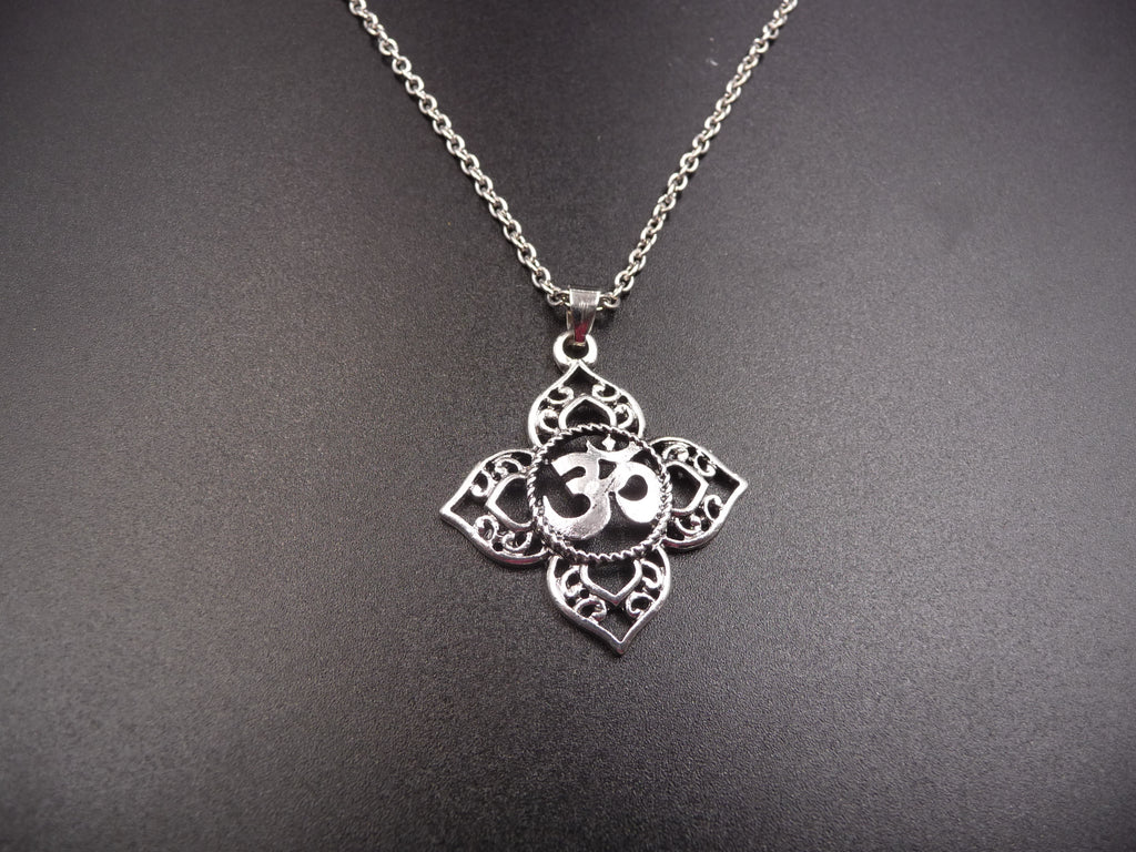 Collier avec pendentif symbôle Ôm (Aum)