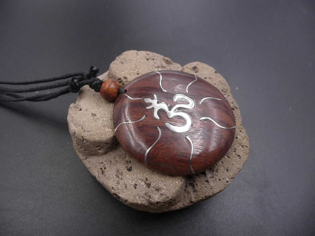 Collier signe om aum Hindou en bois et argent 925