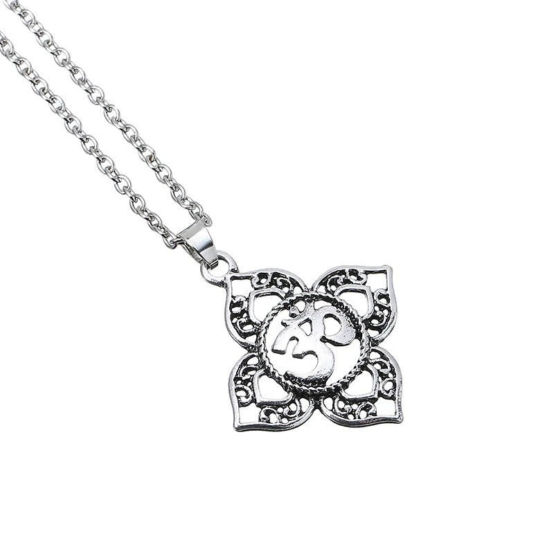 Collier avec pendentif symbôle Ôm (Aum)