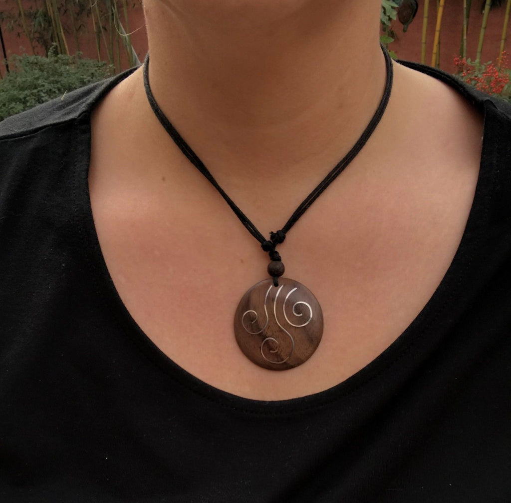 Collier en bois de sono et argent 925 motif spirale Bali Ubud