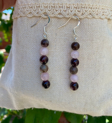 Boucles d'oreilles pendantes en Triple protection Grenat, Rhodonite et Quartz Rose