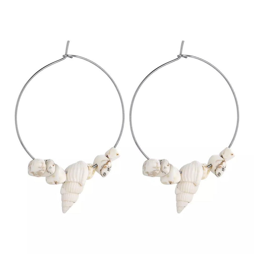 Boucles d'oreilles forme créole en coquillages et Howlite Blanche