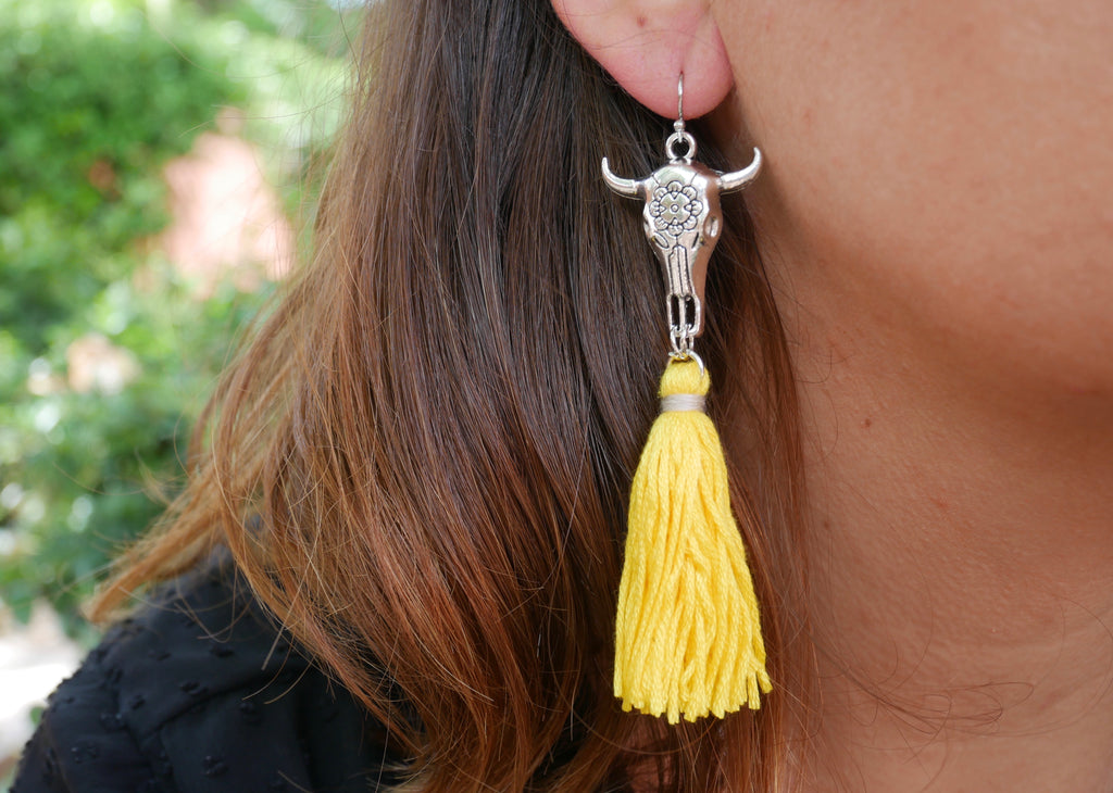 Boucles d'oreilles bohèmes tête de Buffle et pompons