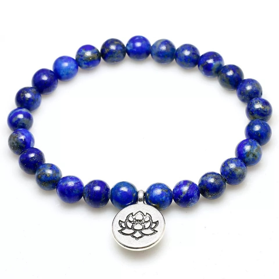 Bracelet en Lapis Lazuli naturel 8 mm et breloque Lotus