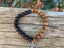 Bracelet élastique en bois Wengé, onyx mat et breloque Lotus Bouddha