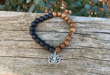 Bracelet élastique en bois Wengé, onyx mat et breloque Lotus Bouddha
