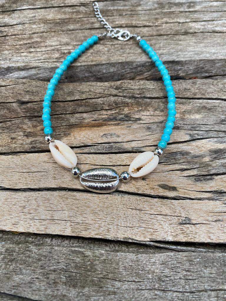 Chaîne de cheville coquillage cauri et perles en howlite turquoise