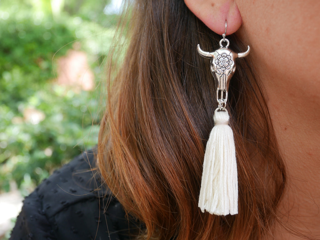 Boucles d'oreilles bohèmes tête de Buffle et pompons