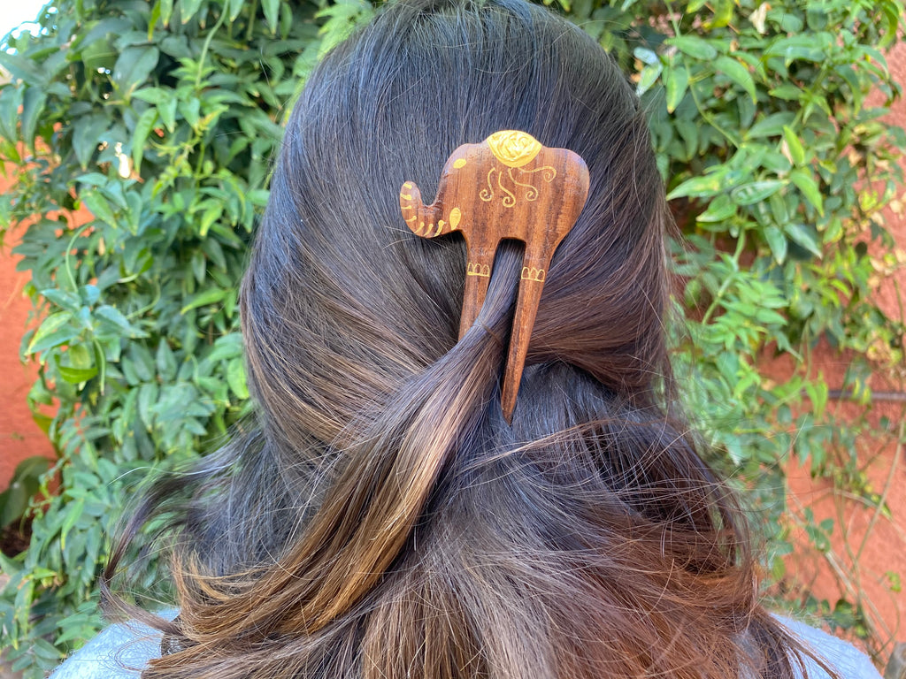 Pic à cheveux chignon éléphant en bois artisanat Bali