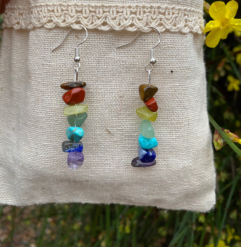Boucles d'oreilles pendantes 7 chakras, pierres forme chips