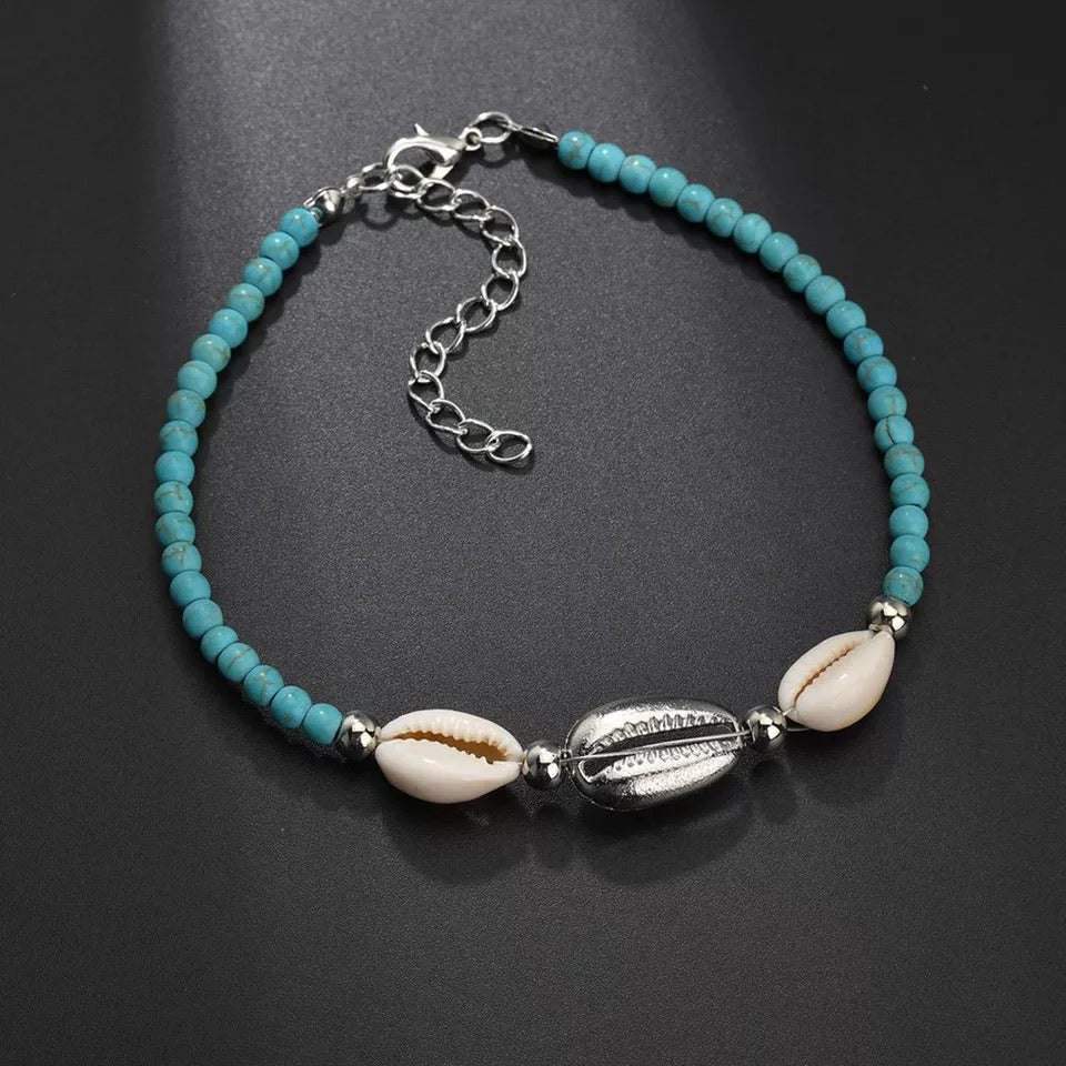 Chaîne de cheville coquillage cauri argenté et perles en howlite turquoise